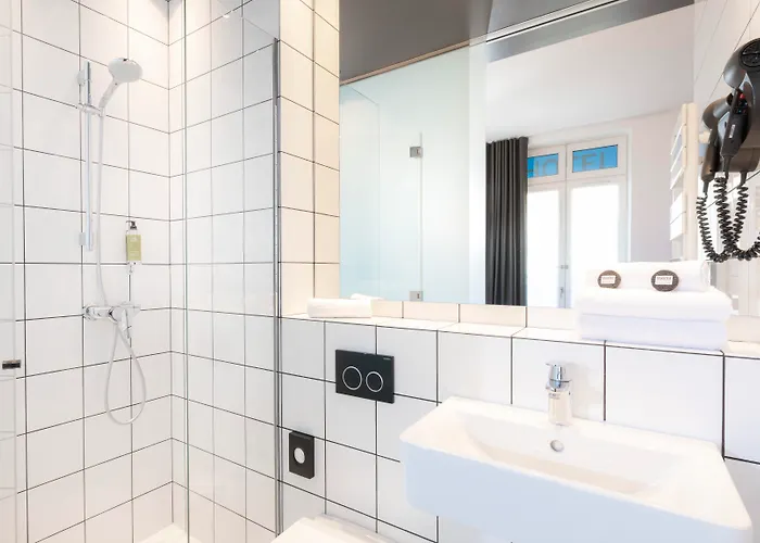 Hotel Libertel Gare De L'est Francais Parijs