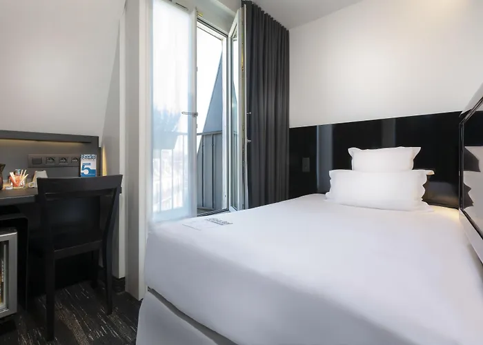 Hotel Libertel Gare De L'est Francais 3*